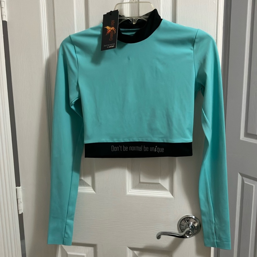 NWT Createlogy Sports Top  Size- M